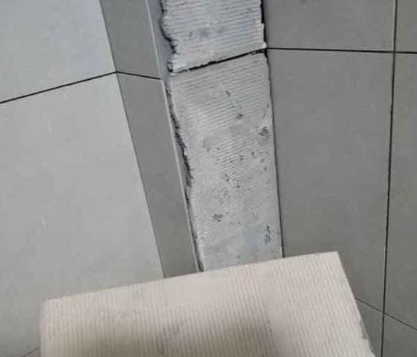 金水瓷砖空鼓维修公司分享下厨房瓷砖脱落的补救措施。
